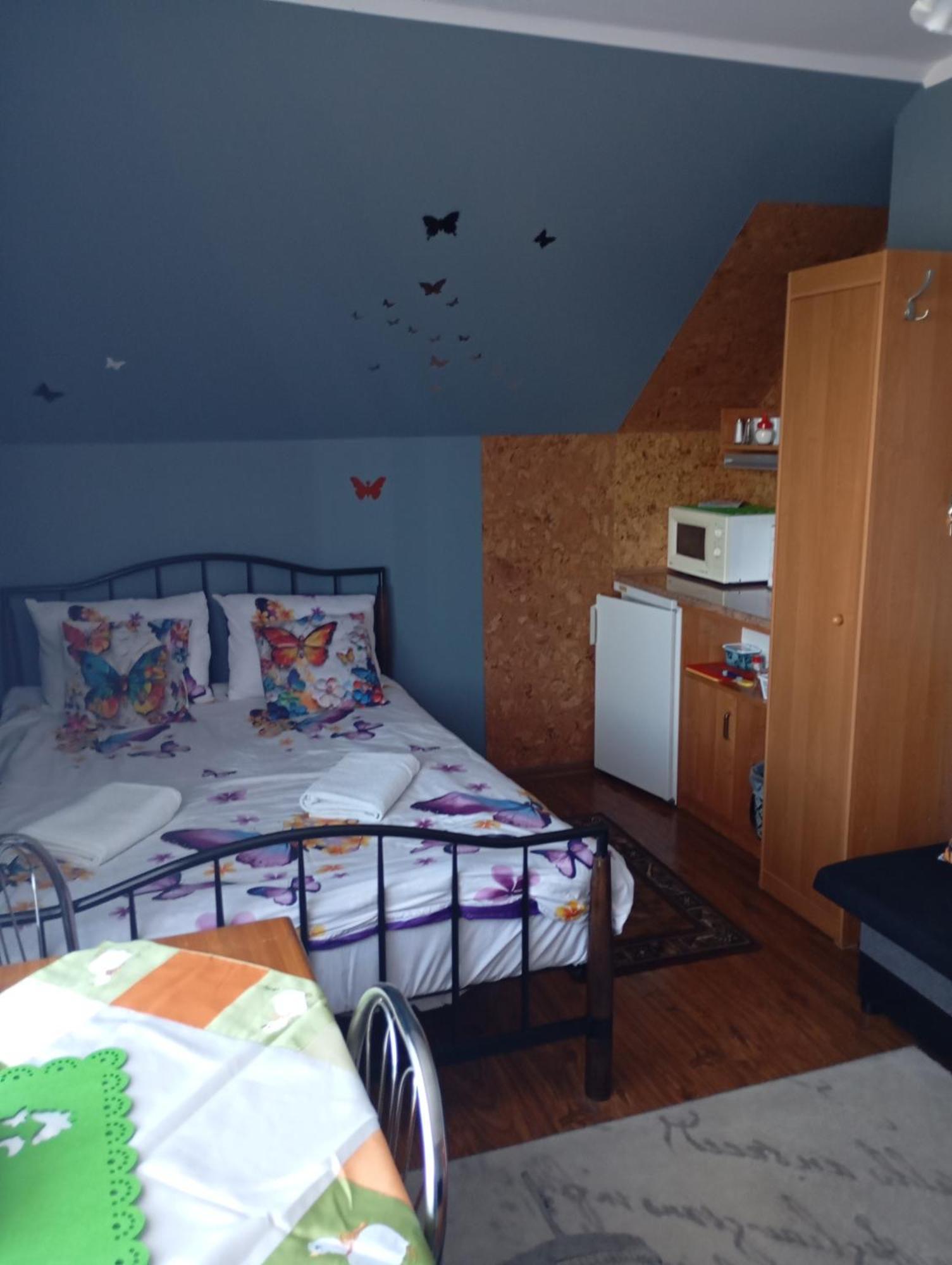 Goscinne Surfinia Homestay *